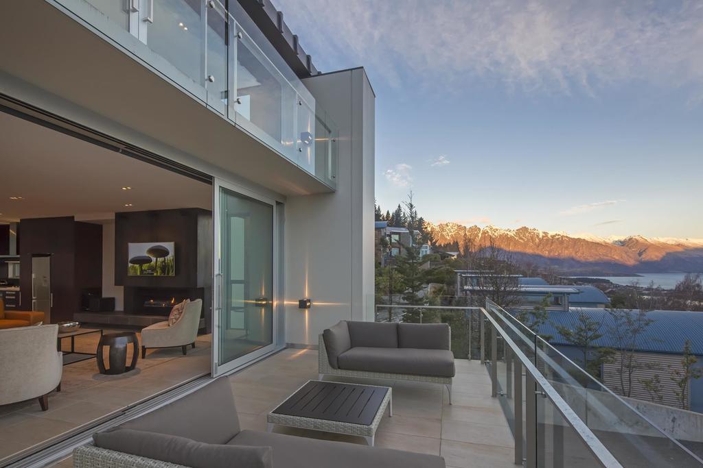 Villa De Luxe, A Relax It'S Done Luxury Holiday Home كوينستاون المظهر الخارجي الصورة